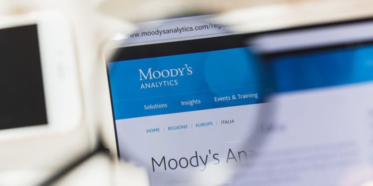 Moody’s stock price is rising, but chart points to a pullback
