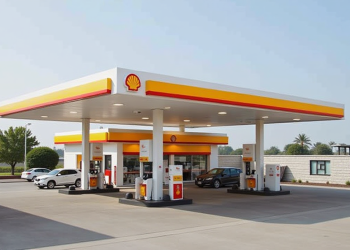 Shell profit dips amid lower oil prices, weaker gas trading, but still exceeds estimates